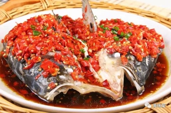 Steamed fish head with peppers,剁椒鱼头，duo jiao yu tou